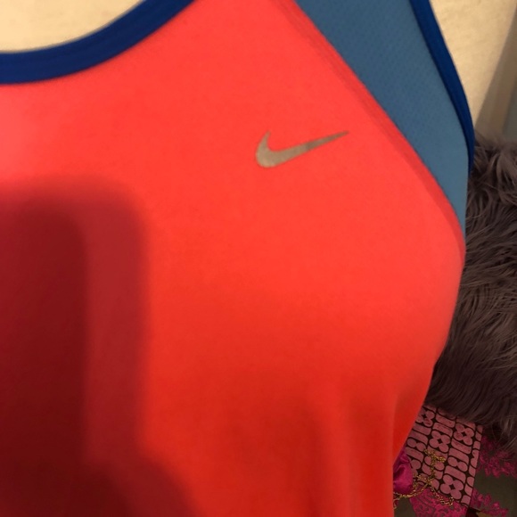 Nike Coral and Blue Tank - Picture 3 of 5